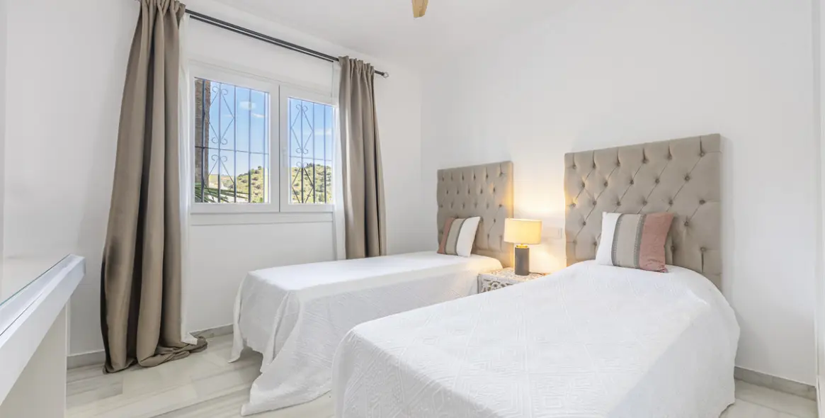 Sale of middle floor apartment in Mijas Costa 22