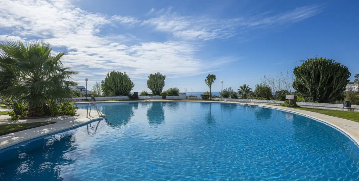 Sale of middle floor apartment in Mijas Costa 33