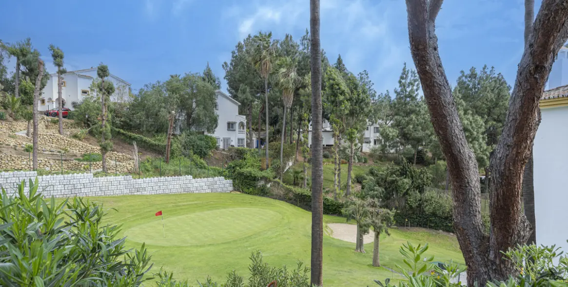 Sale of middle floor apartment in Mijas Costa 34