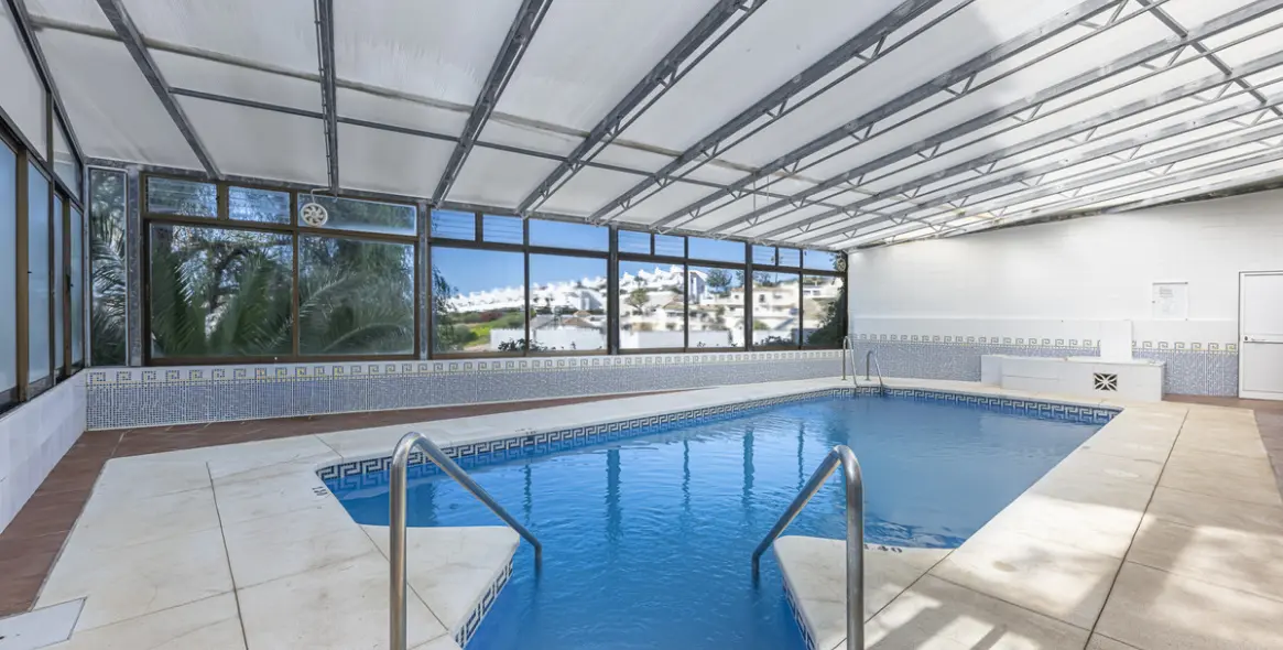 Sale of middle floor apartment in Mijas Costa 37