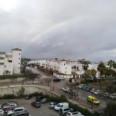 Sale of middle floor apartment in Estepona