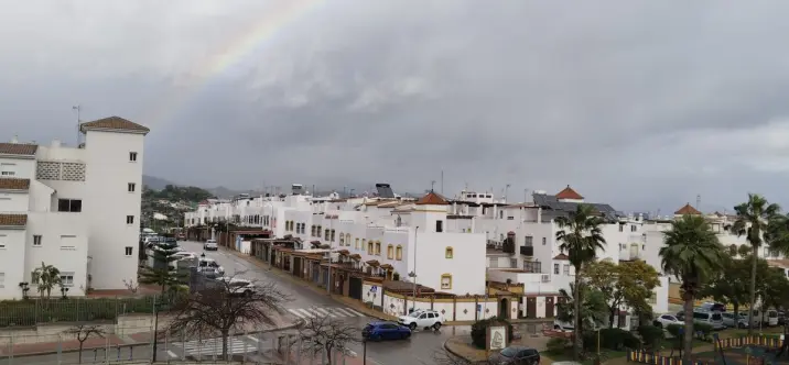 Sale of middle floor apartment in Estepona 0