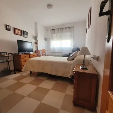 Sale of middle floor apartment in Estepona