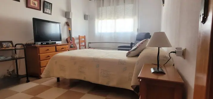 Sale of middle floor apartment in Estepona 2