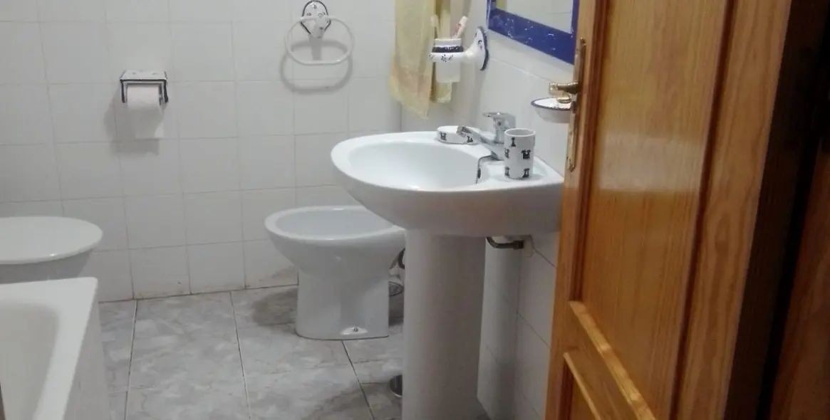 Sale of middle floor apartment in Estepona 5