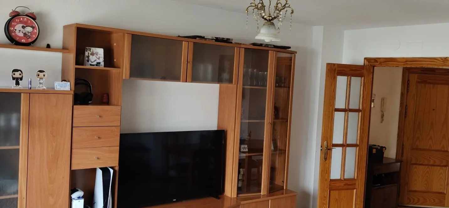 Sale of middle floor apartment in Estepona 1