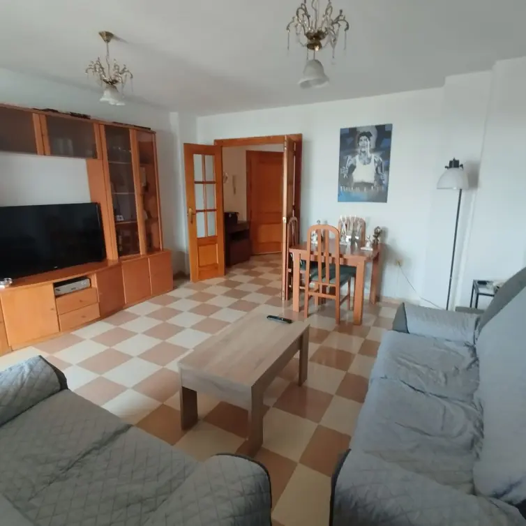 Sale of middle floor apartment in Estepona