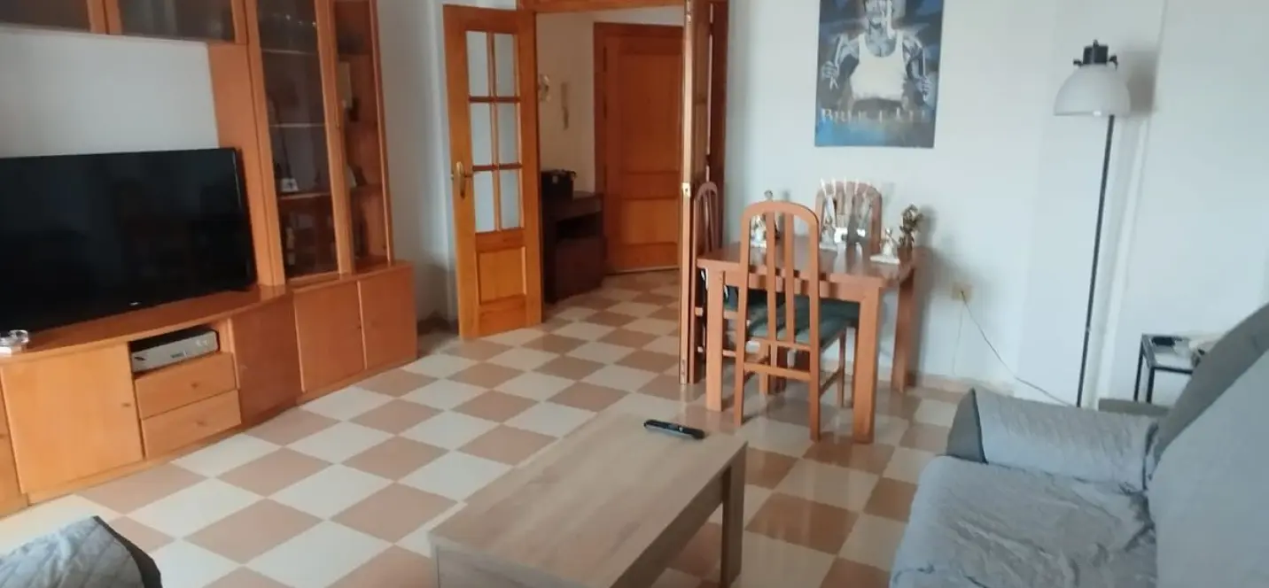Sale of middle floor apartment in Estepona 2