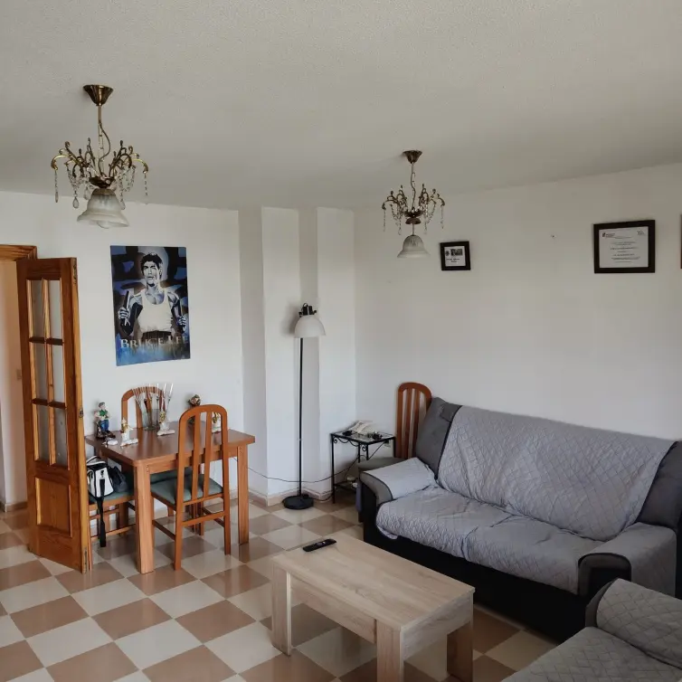 Sale of middle floor apartment in Estepona