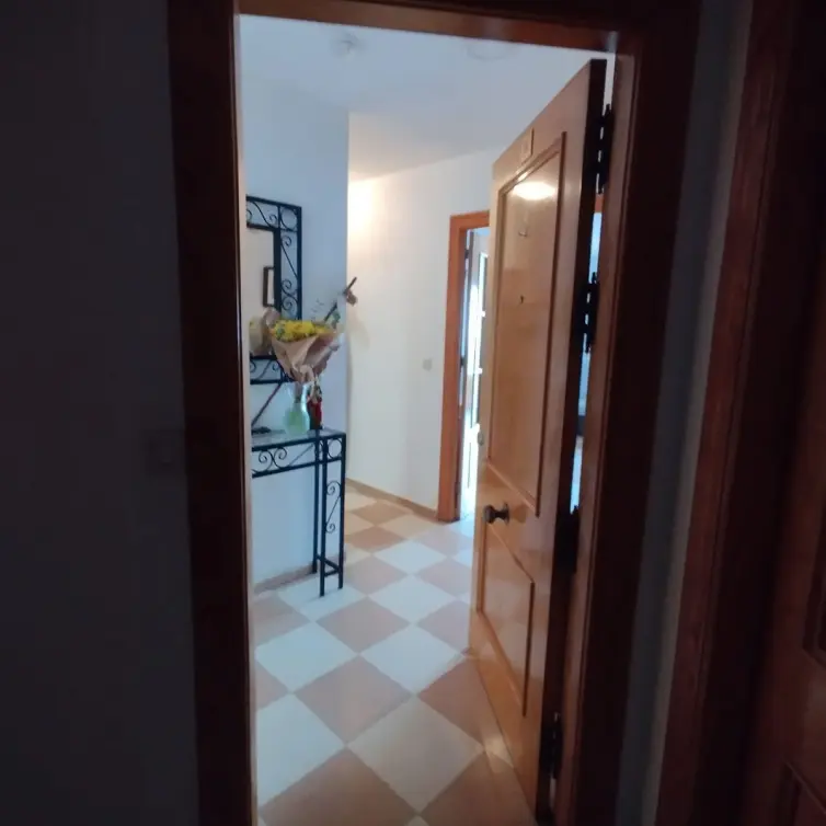 Sale of middle floor apartment in Estepona