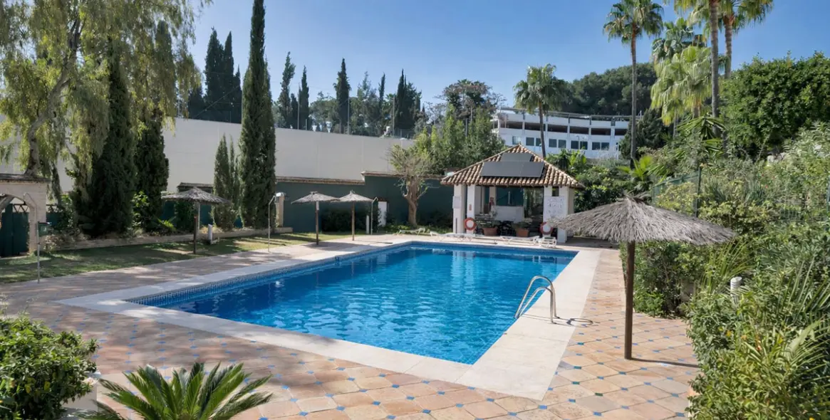 Venta de apartamento en planta baja en Nueva Andalucía 2