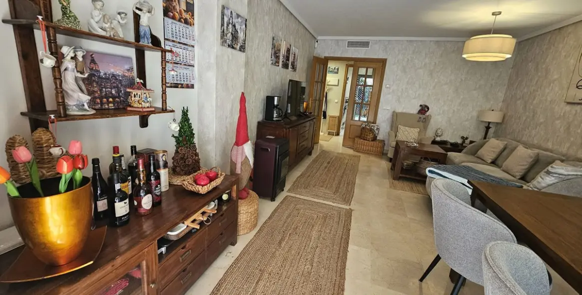 Sale of ground floor apartment in Las Chapas 3