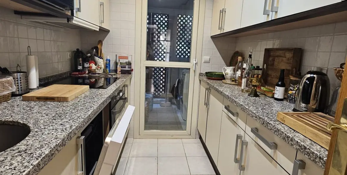 Sale of ground floor apartment in Las Chapas 7