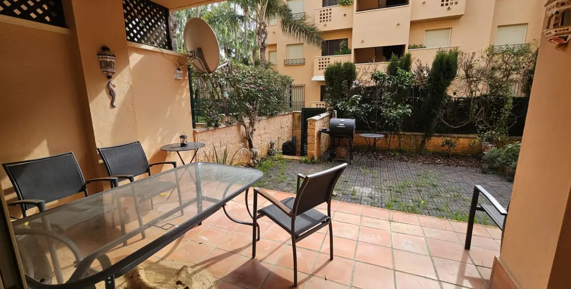 Sale of ground floor apartment in Las Chapas 15