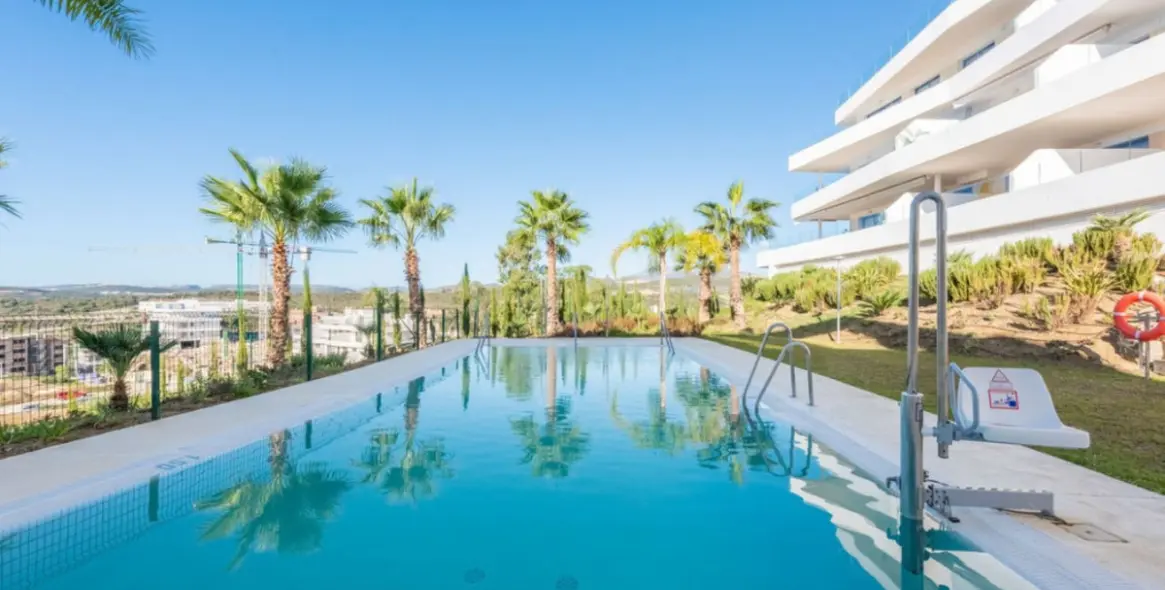 Sale of ground floor apartment in Estepona 1
