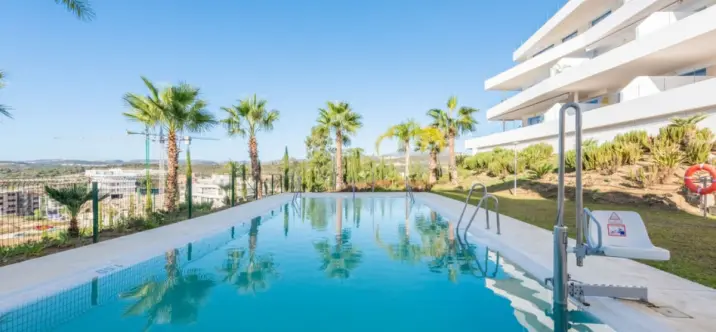 Sale of ground floor apartment in Estepona 0