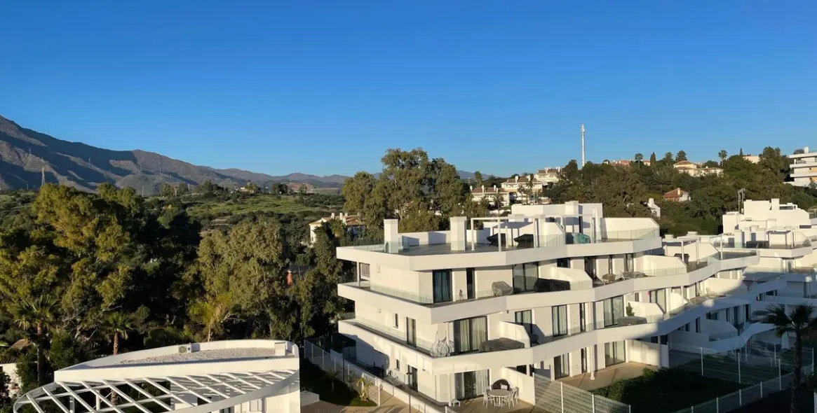 Sale of ground floor apartment in Estepona 11