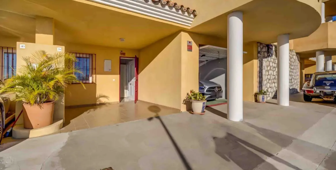 Продажа дома на две семьи в Mijas 2