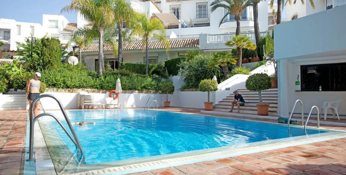 Sale of ground floor apartment in Elviria 1