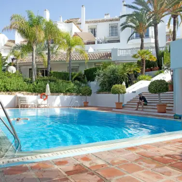 Sale of ground floor apartment in Elviria