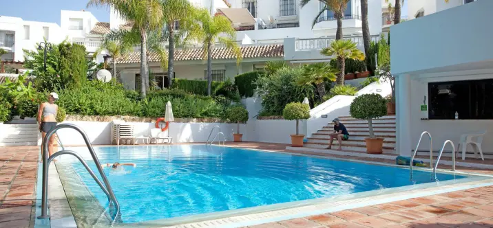 Sale of ground floor apartment in Elviria 0