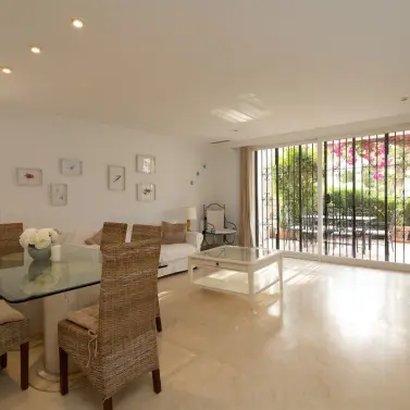 Sale of ground floor apartment in Elviria