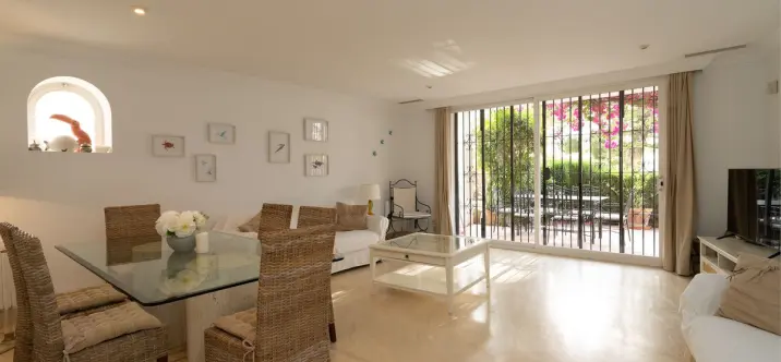 Sale of ground floor apartment in Elviria 1