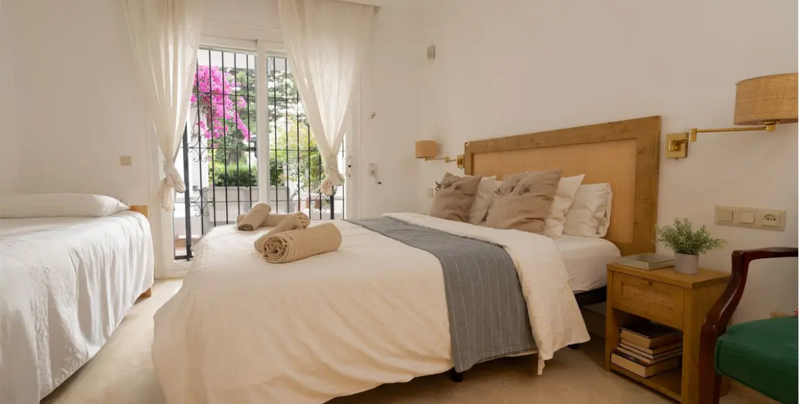 Sale of ground floor apartment in Elviria 3