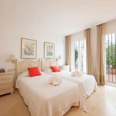 Sale of ground floor apartment in Elviria