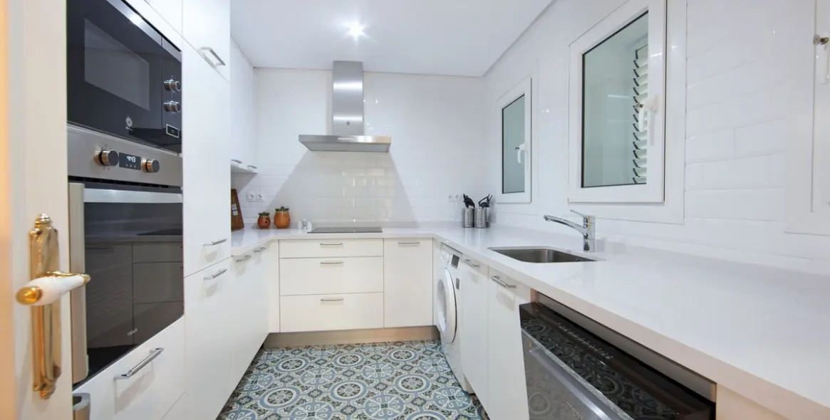 Sale of ground floor apartment in Elviria 6