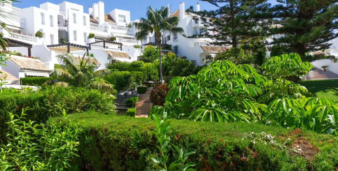 Sale of ground floor apartment in Elviria 12