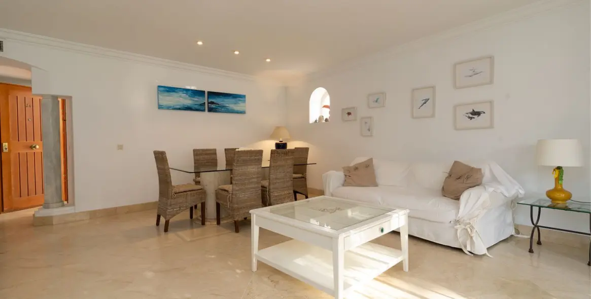 Sale of ground floor apartment in Elviria 17