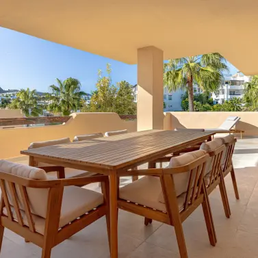 Venta de apartamento en planta baja en Benahavís