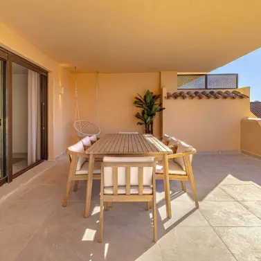 Venta de apartamento en planta baja en Benahavís