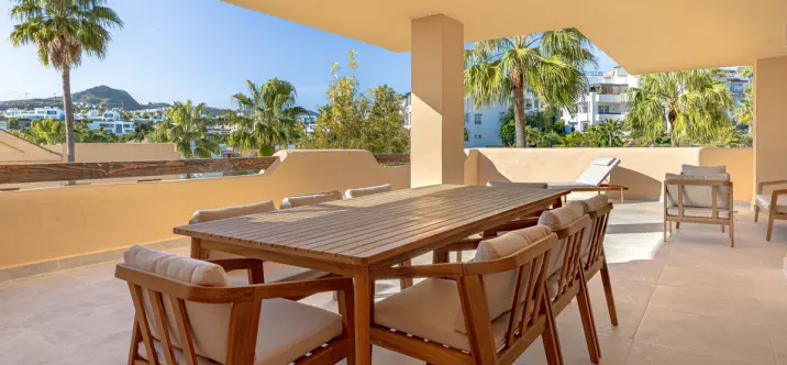 Sale of ground floor apartment in Benahavís 0