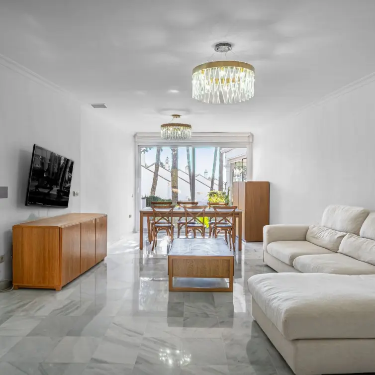 Sale of detached villa in The Golden Mile