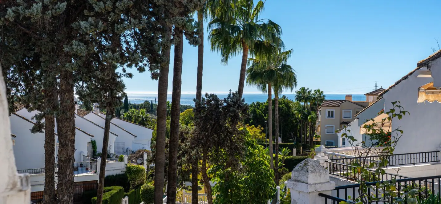 Sale of detached villa in The Golden Mile 2
