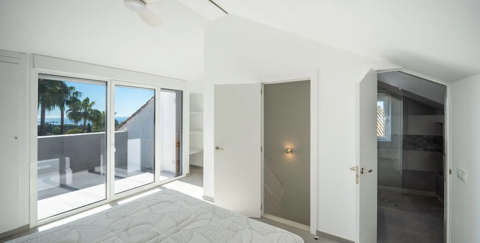 Sale of detached villa in The Golden Mile 4