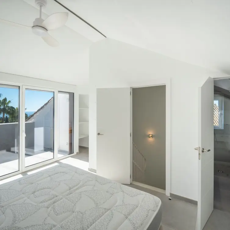 Sale of detached villa in The Golden Mile