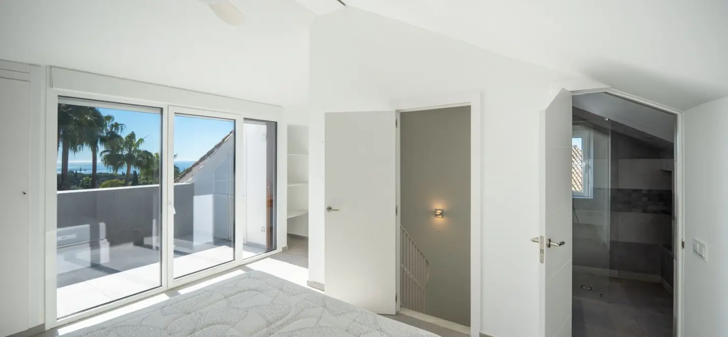 Sale of detached villa in The Golden Mile 3