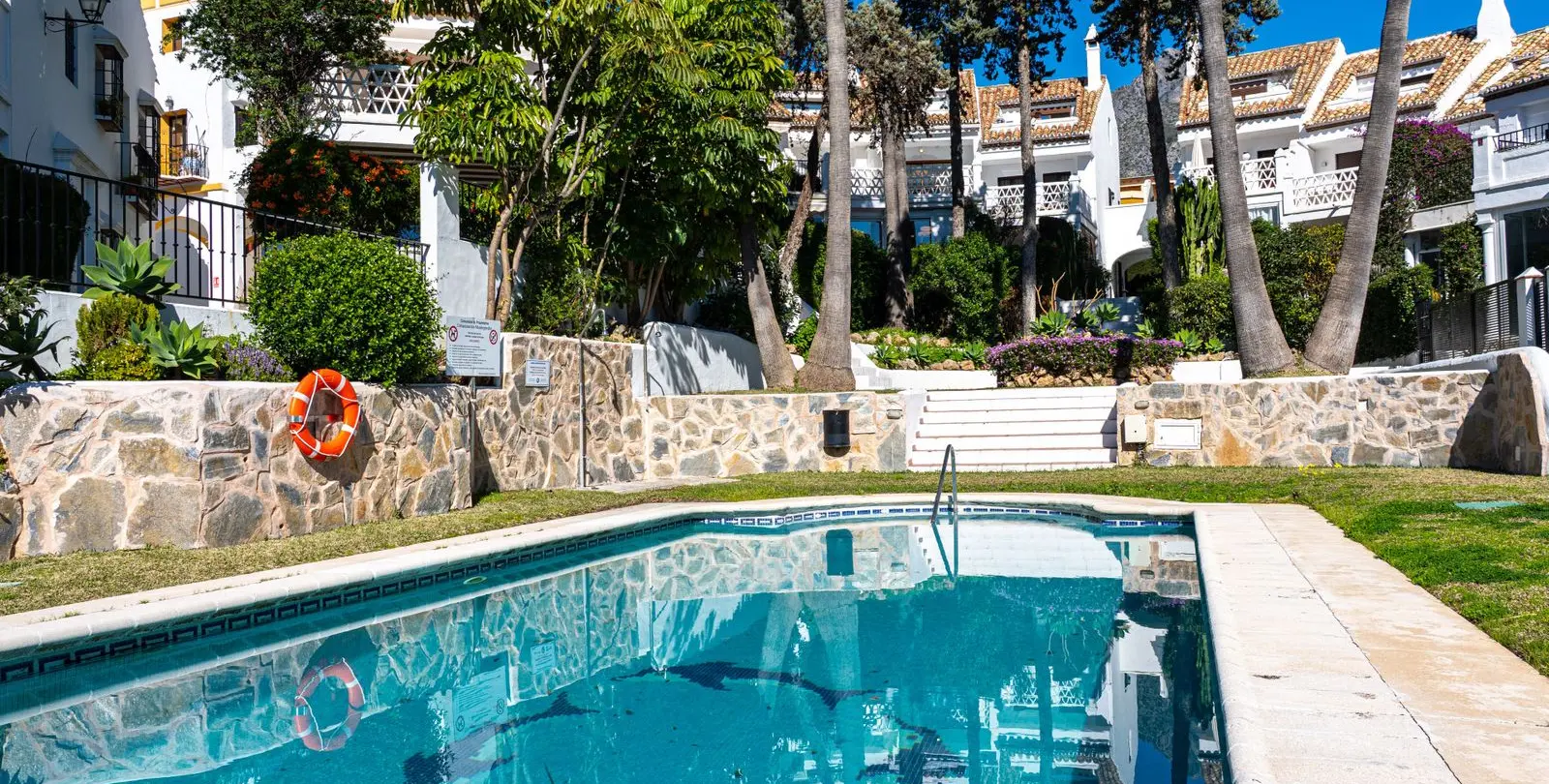 Sale of detached villa in The Golden Mile 6