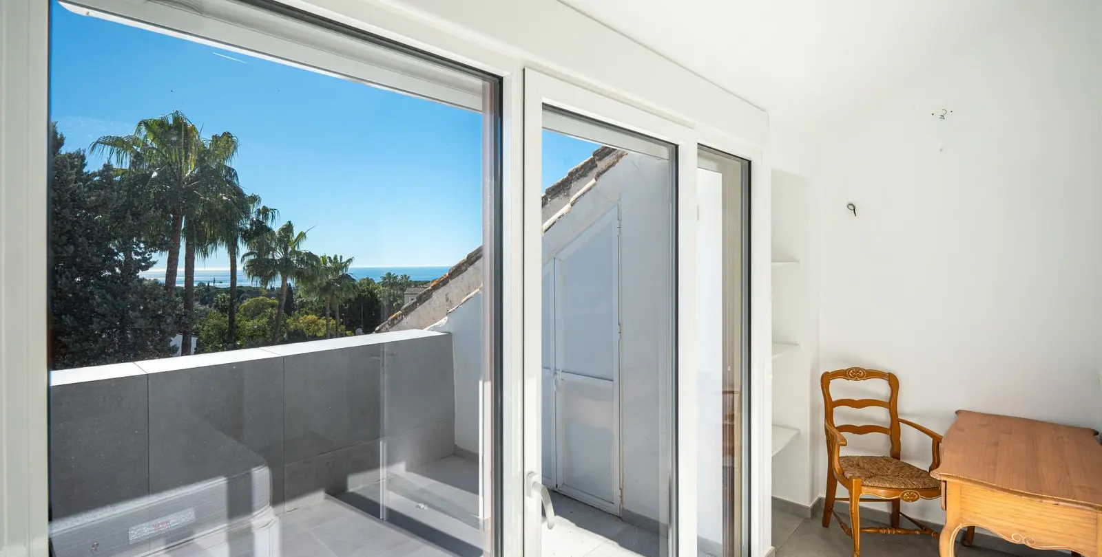 Sale of detached villa in The Golden Mile 12