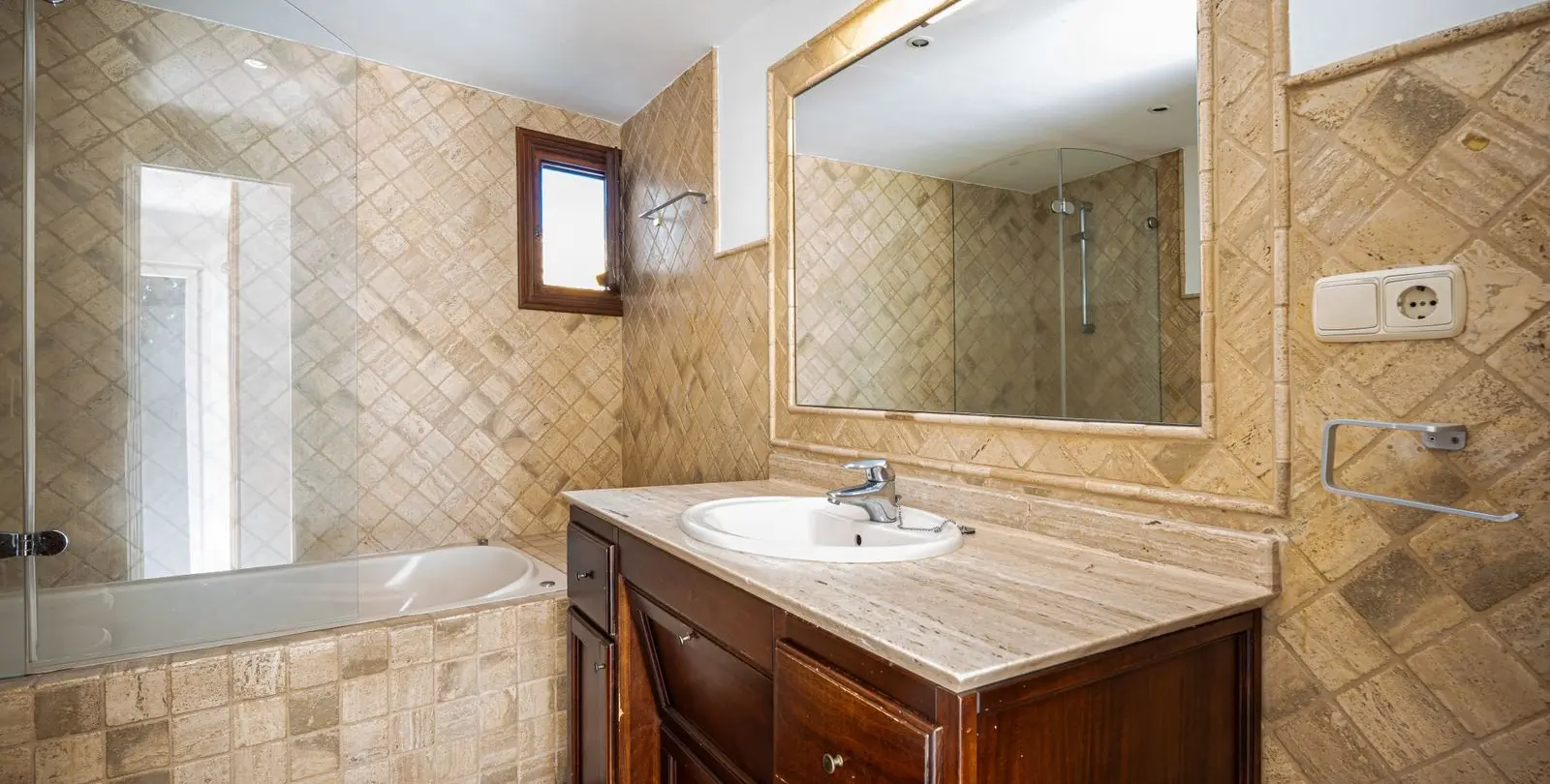Sale of detached villa in The Golden Mile 15