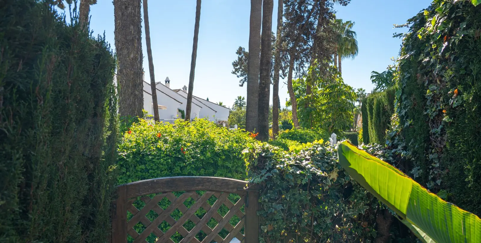 Sale of detached villa in The Golden Mile 21