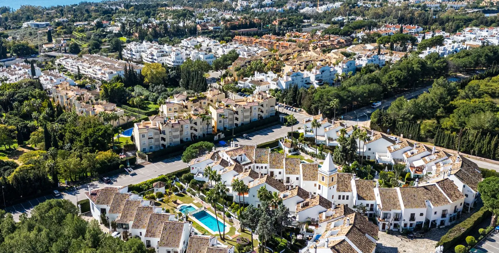 Sale of detached villa in The Golden Mile 26
