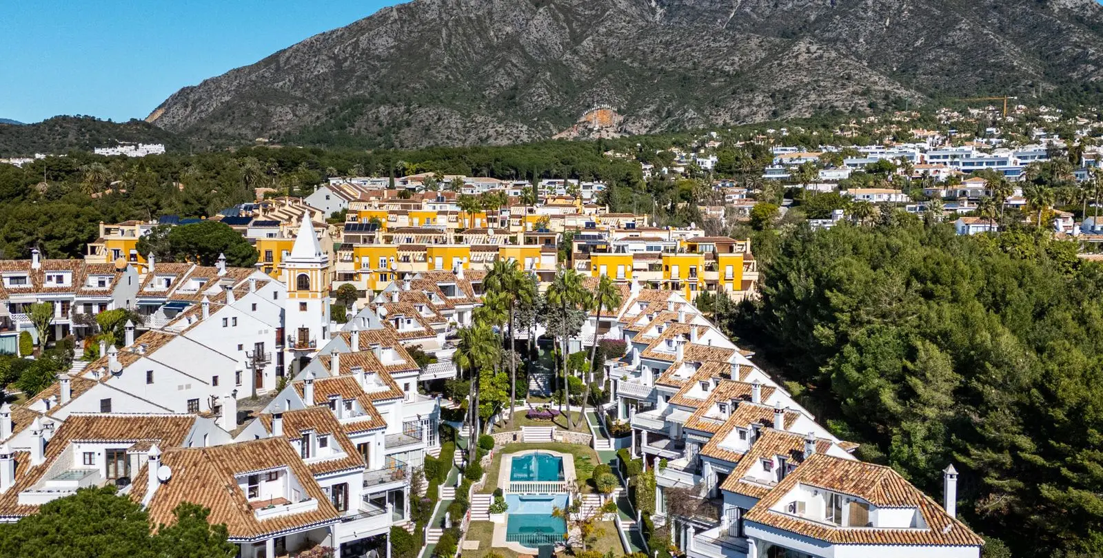 Sale of detached villa in The Golden Mile 27