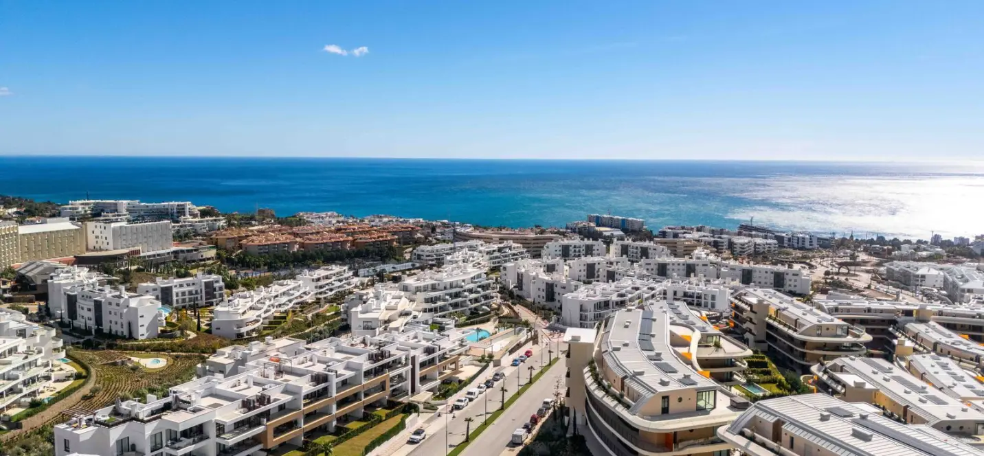 Sale of middle floor apartment in Higueron 1