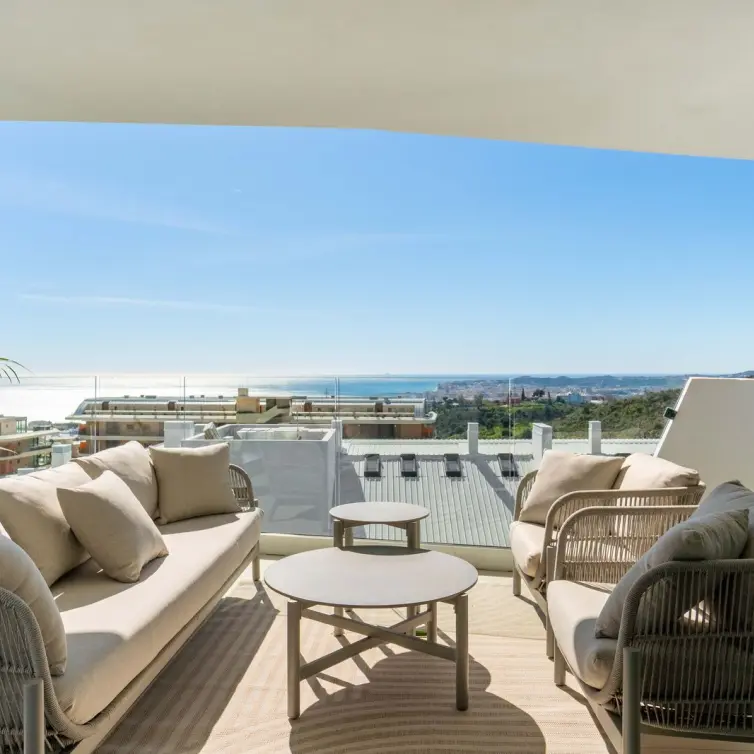 Sale of middle floor apartment in Higueron