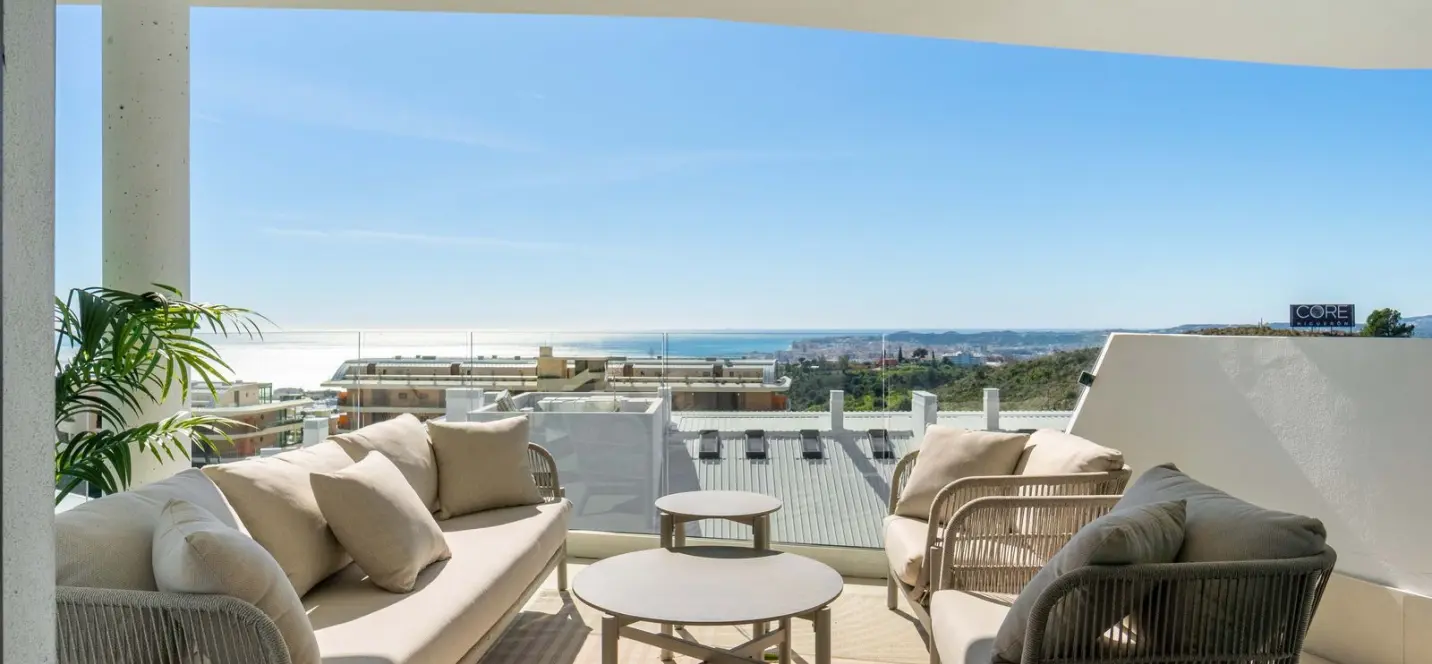 Sale of middle floor apartment in Higueron 2