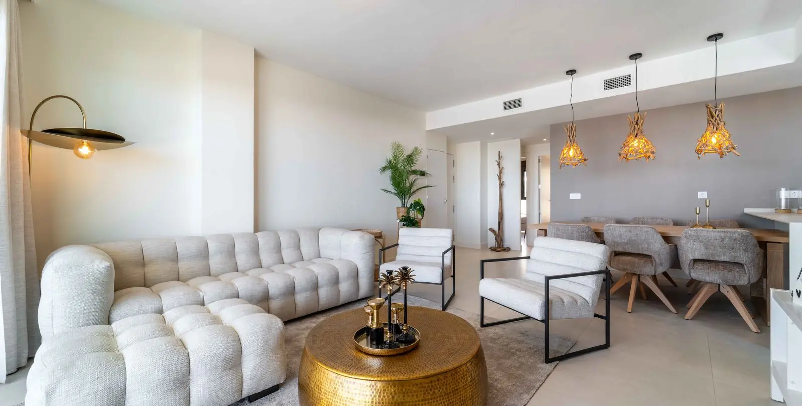Sale of middle floor apartment in Higueron 4